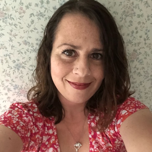 Meet your Posher, Jennifer - Picture 2 of 4